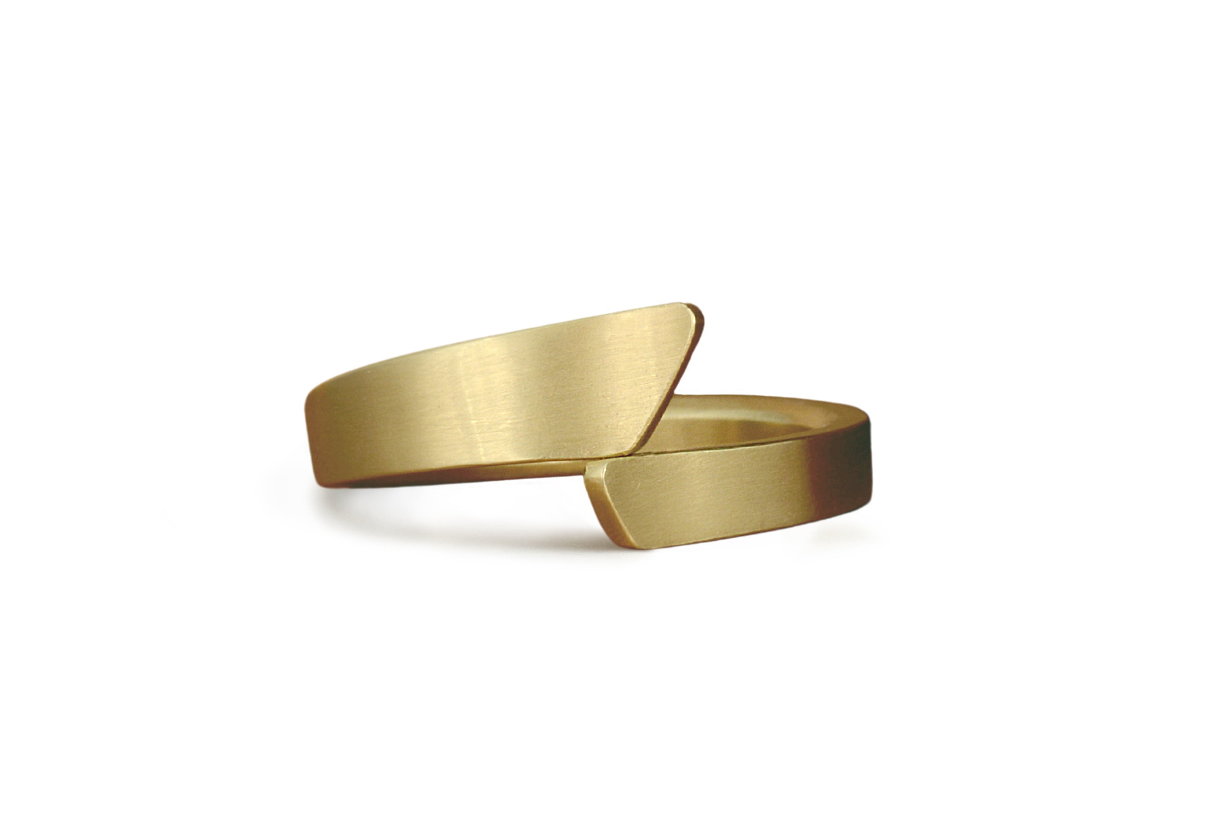 Overlap 18 carat yellow gold bands