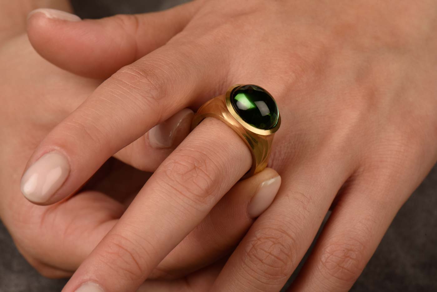 18ct Yellow Gold Green Tourmaline Cabochon Arris Ring