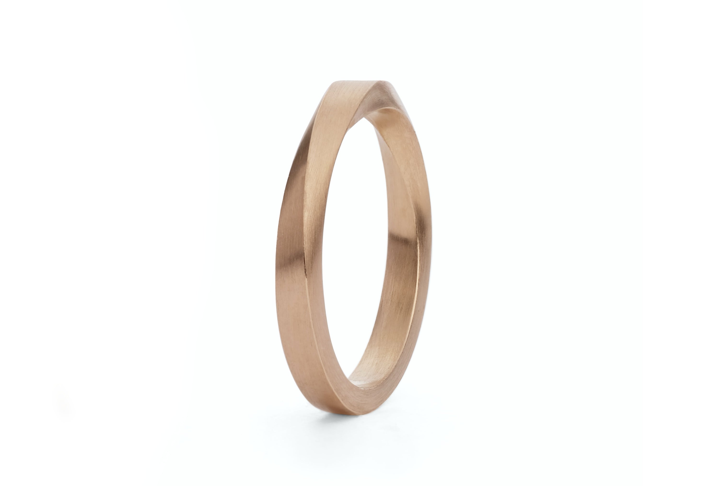 Slim Mobius Top Twist Wedding Band