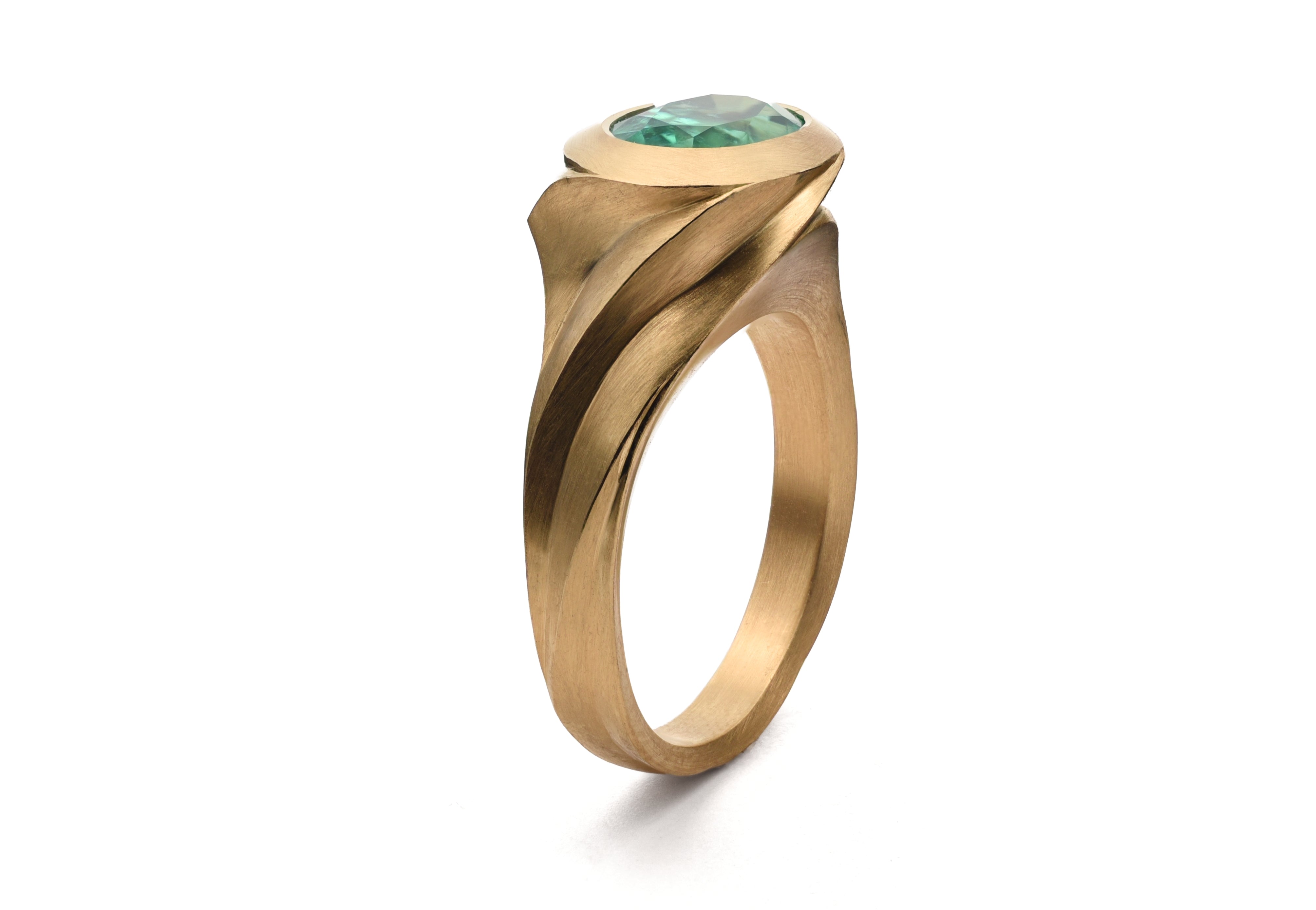 18ct Yellow Gold Oval Emerald Arris Ring