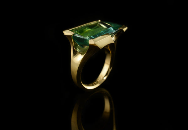 Carved yellow gold cocktail ring with fancy-cut green tourmaline
