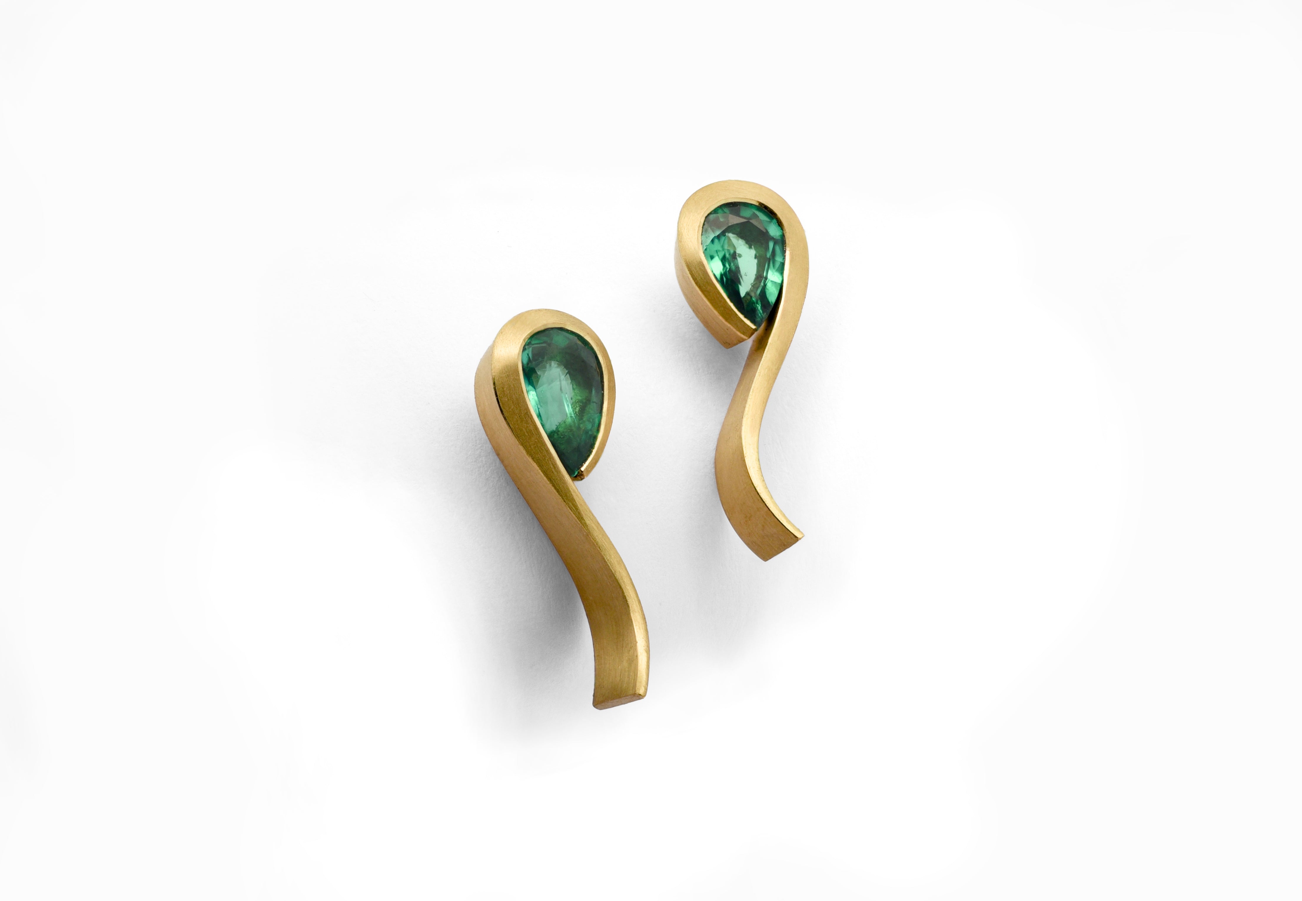 18ct Yellow Gold Emerald Twist Stud Earrings