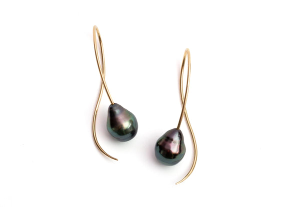18 carat yellow gold earrings with tahitian pearls