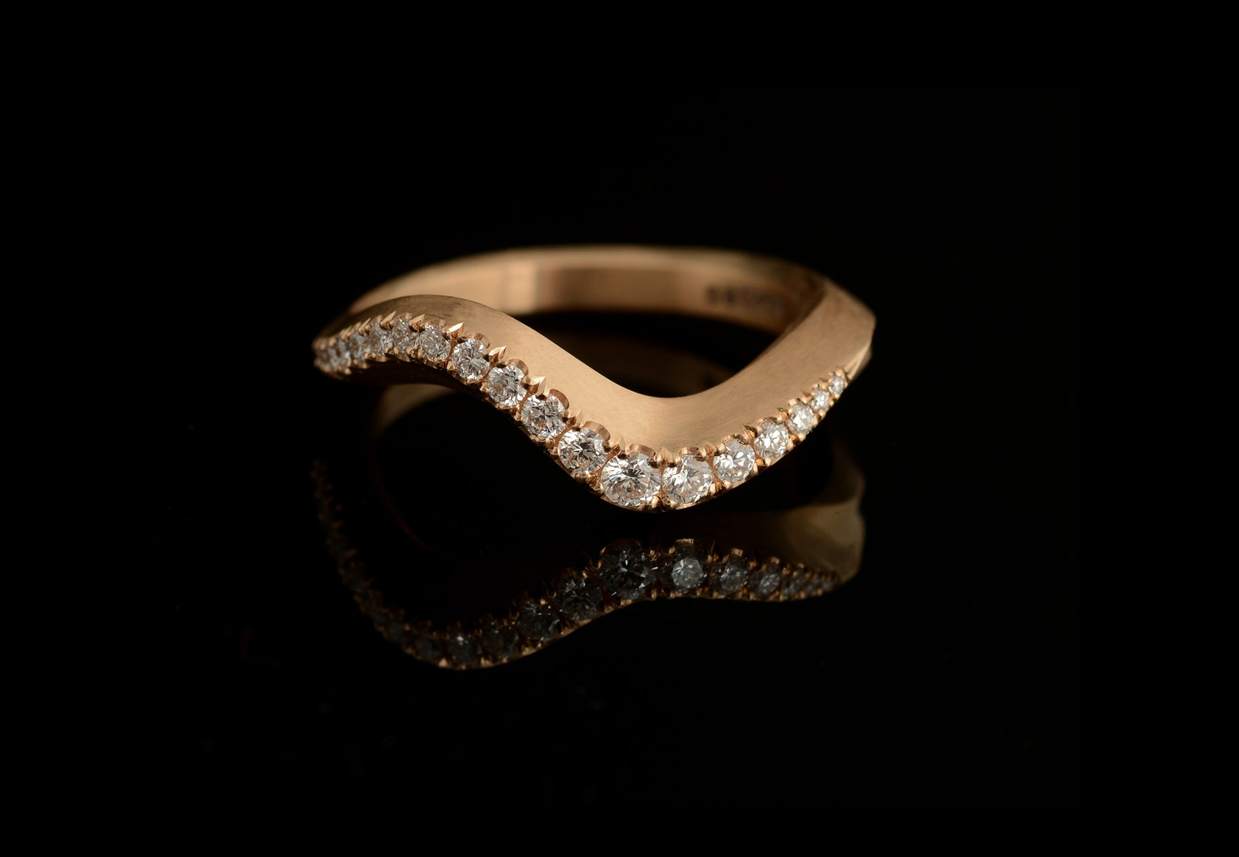 Arris white diamond rose gold castelle set wedding ring