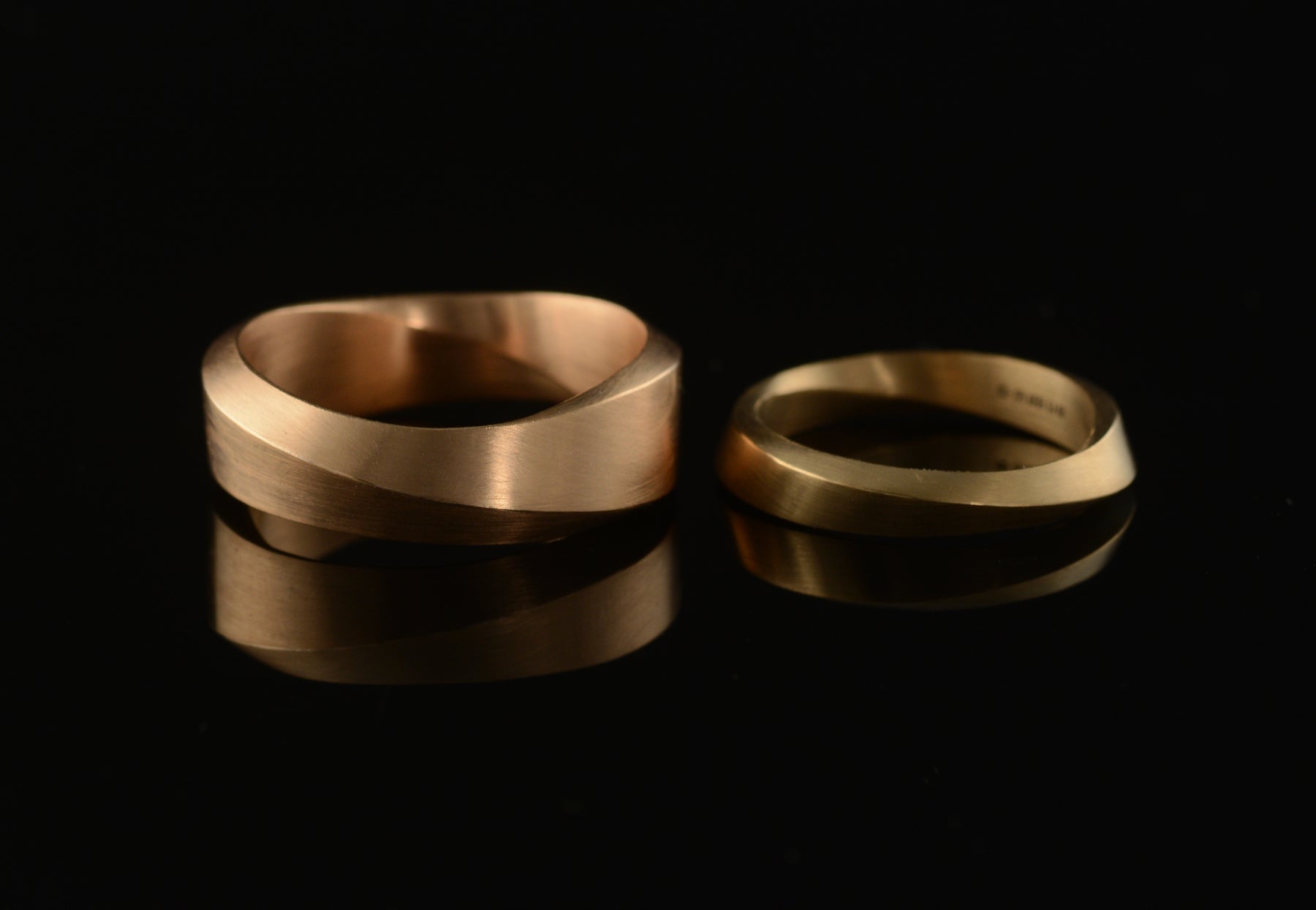 Mobius rose gold ladies and mens wedding rings set
