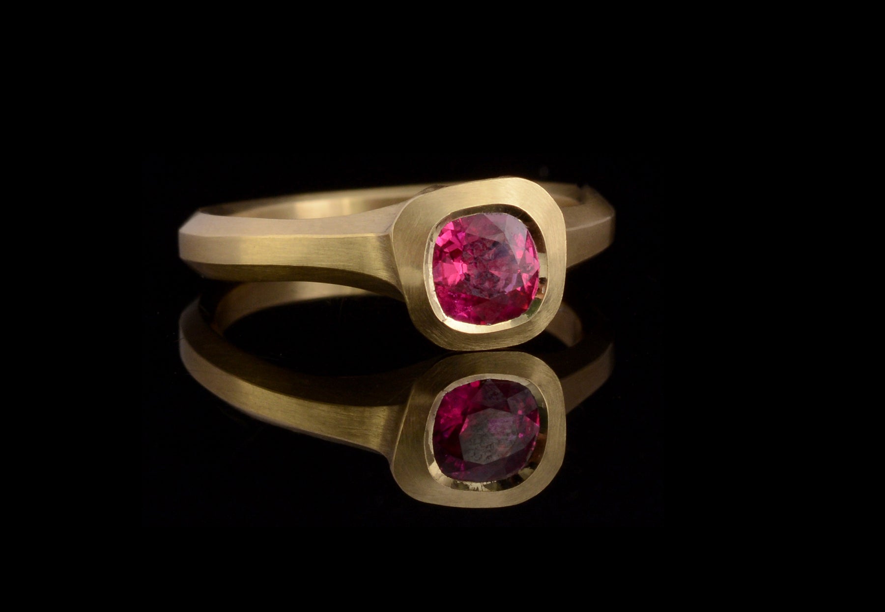 Arris ruby and yellow gold ring
