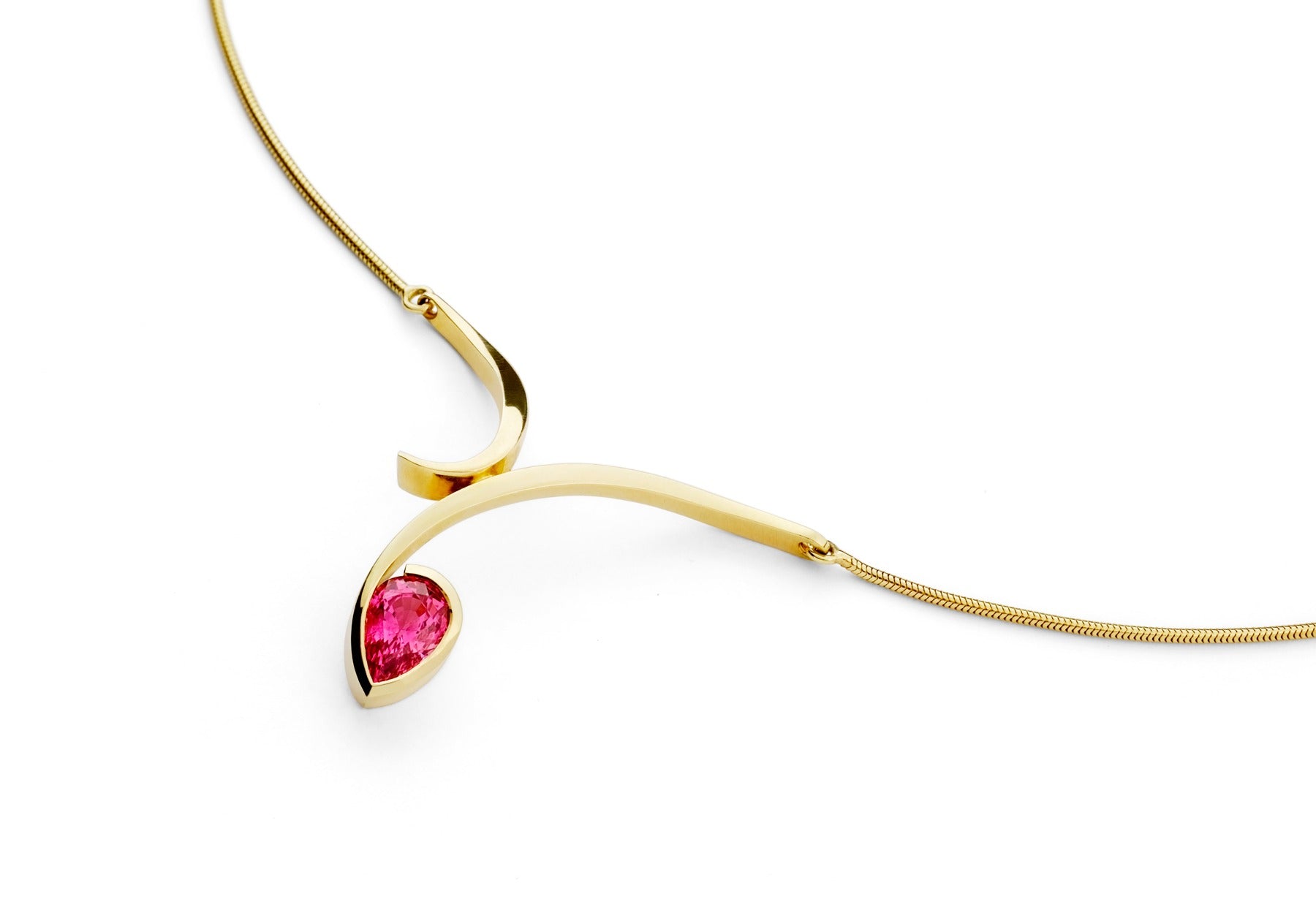 Forged spinel yellow gold pendant 