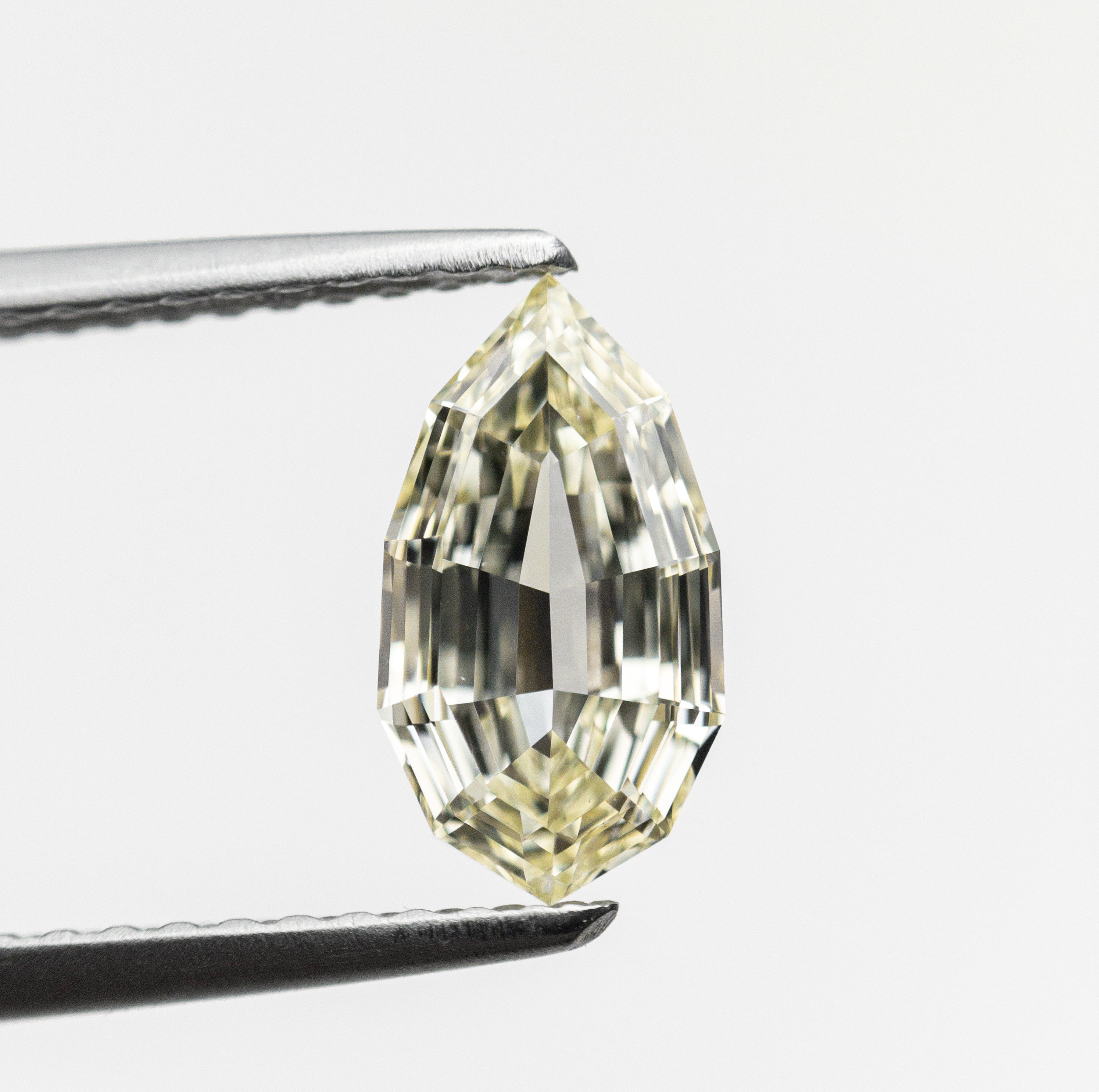 1.01ct 9.26x5.03x2.78mm Y-Z VS2 Geo Pear Step Cut 19591-02