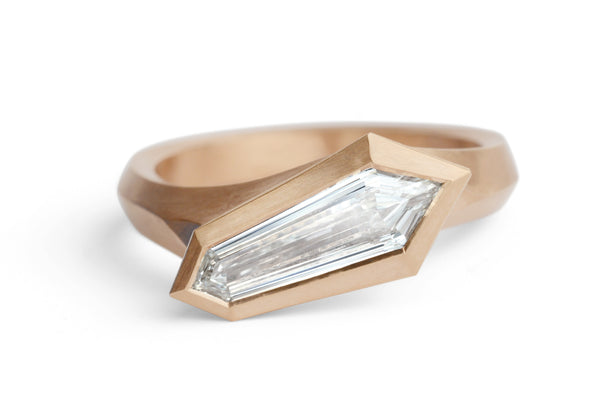 Aegis ring with kite shaped white diamond