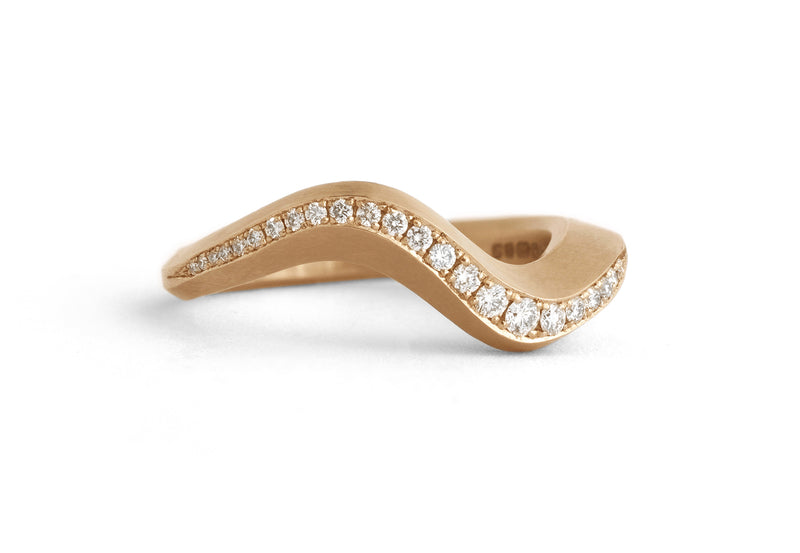 Arris band ring rose gold with pave white diamonds