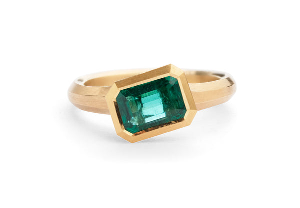 Arris hand carved yellow gold and emerald engagement ring