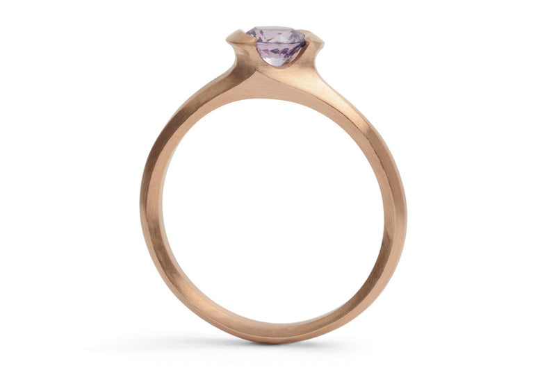 Fairtrade red gold Arris ring with violet sapphire