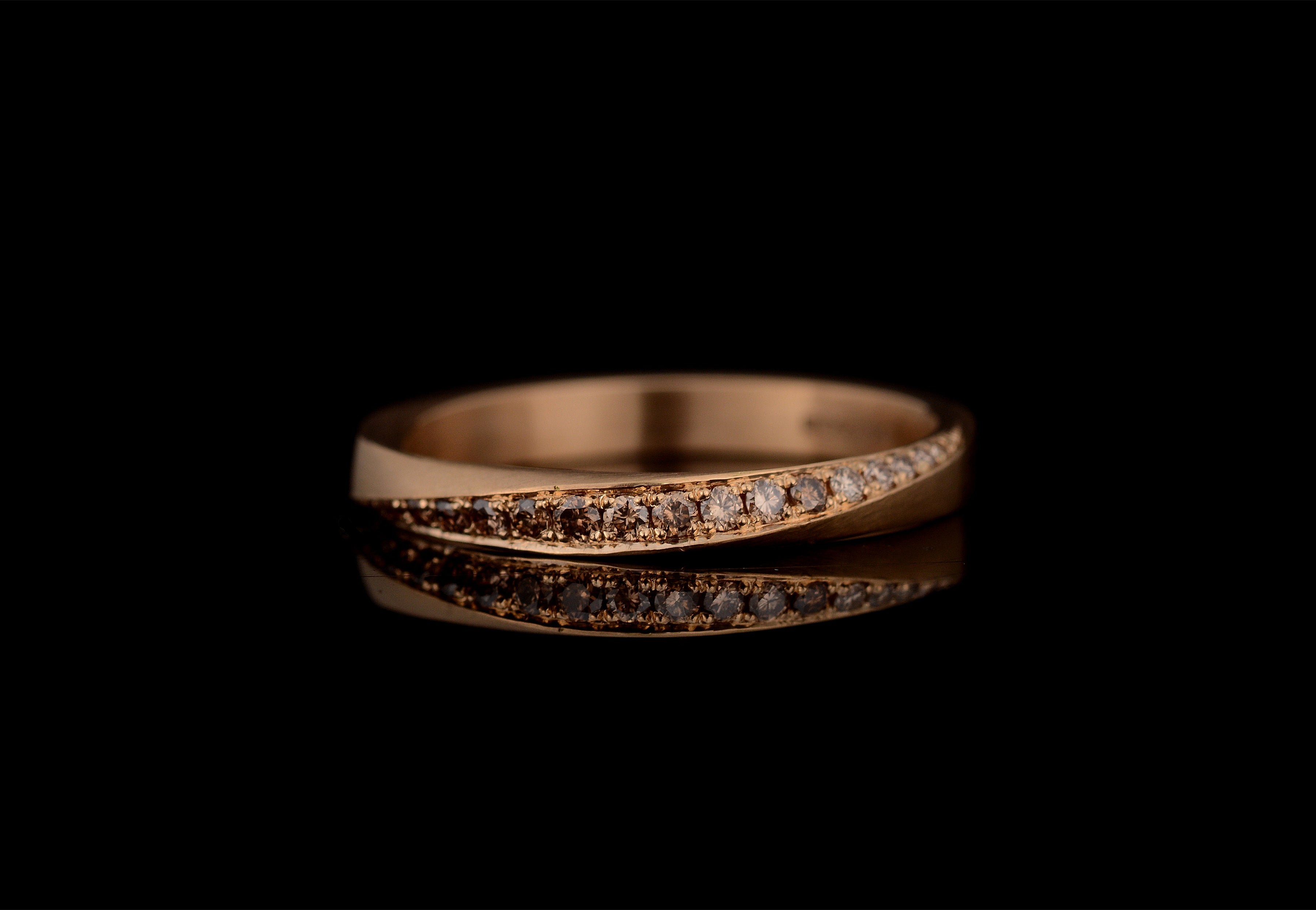 cognac round diamond Mobius ring rose gold