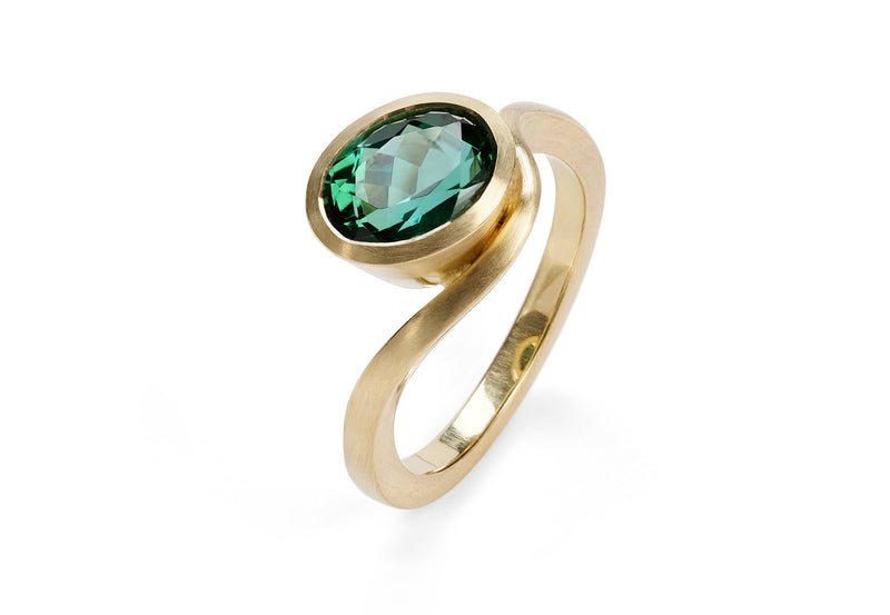 Oval African green tourmaline and yellow gold Balance ring