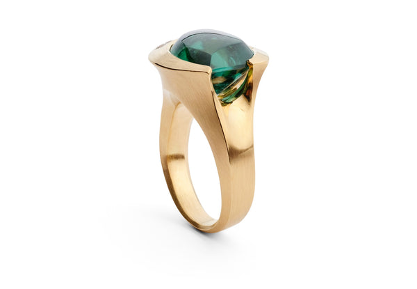 Carved rose gold ring with green tourmaline and two white diamonds